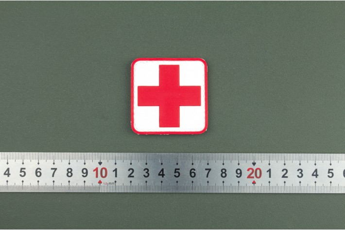 Нашивка из ПВХ Медик красный на белом 50х50 