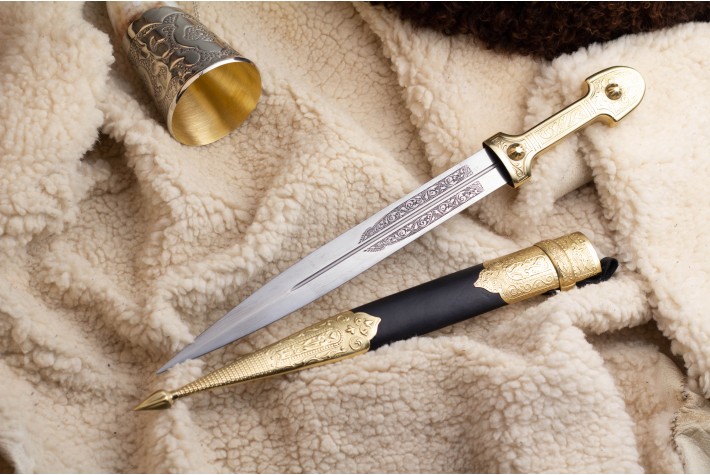 Сувенирный кинжал кожа латунь 