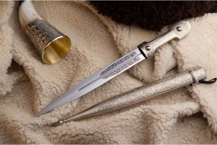 Сувенирный кинжал мельхиор 