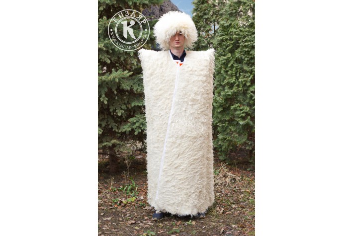 Бурка белая украшенная орнаментом 